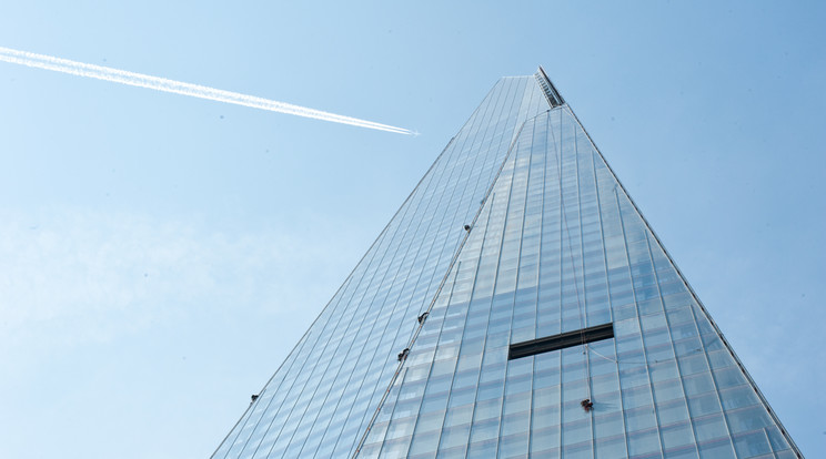 2013-ban Green Peace aktivisták próbálták megmászni a The Shard felhőkarcolót / Fotó: Northfoto
