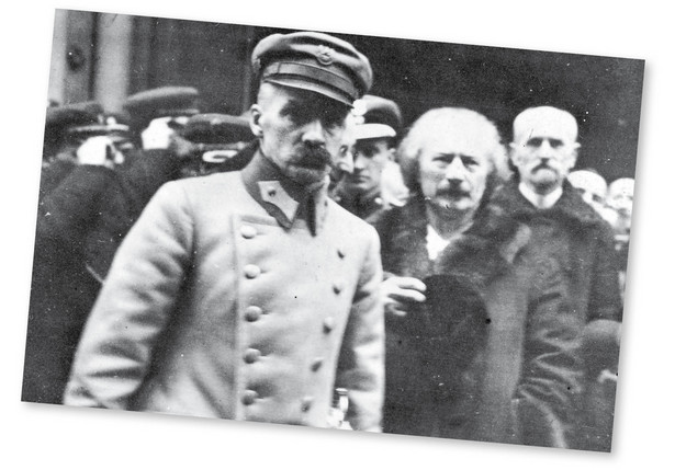 Józef Piłsudski i Ignacy Paderewski po nabożeństwie w katedrze św. Jana, luty 1919 r.