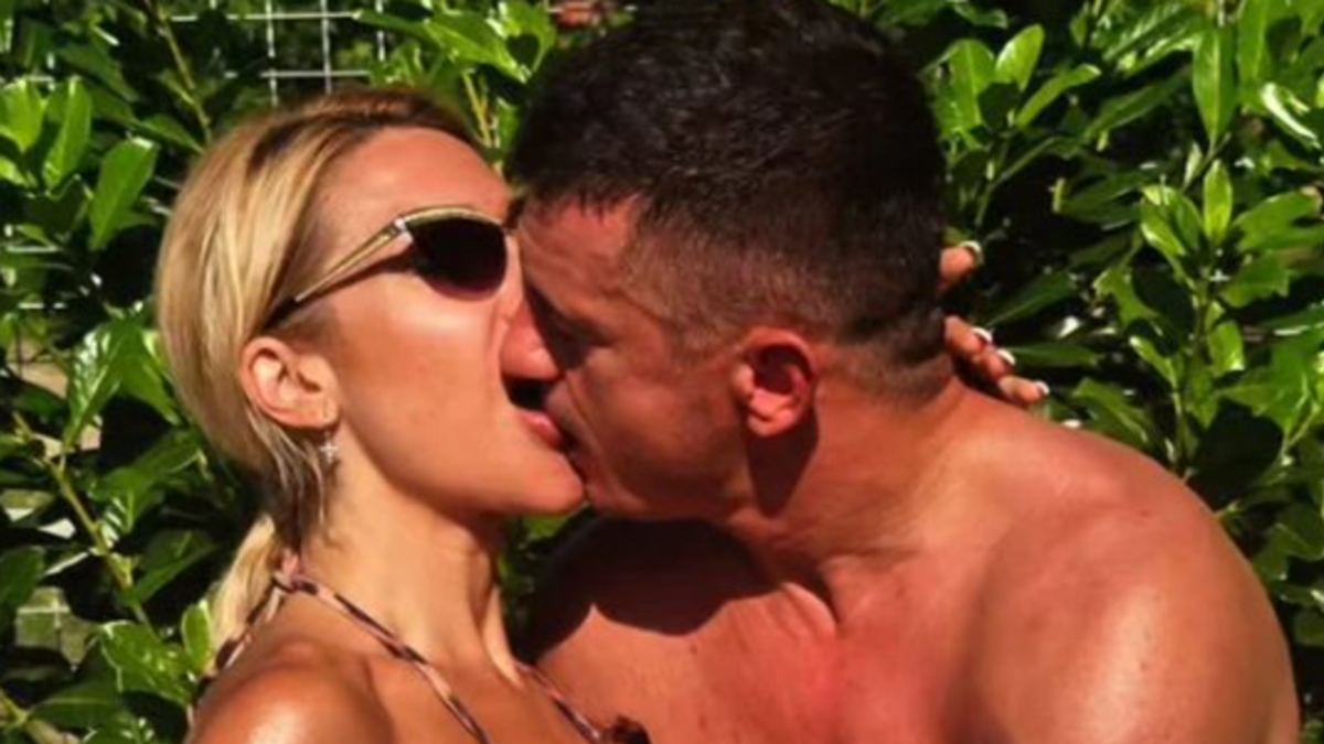 "MOJ MUŽ!" Jovana Jeremić u nikad vrelijem izdanju sa Tigrom: Voditeljka obukla kombinezon, pa podigla prašinu intimnim kadrovima pred ogledalom (FOTO)