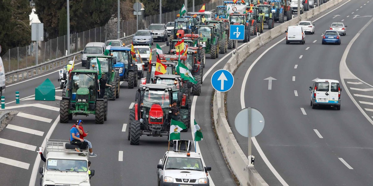 Kilka miesięcy protestów i akcje blokowania autostrad przez hiszpańskich rolników zmusiły rząd do przyjęcie listy minimalnych cen żywności