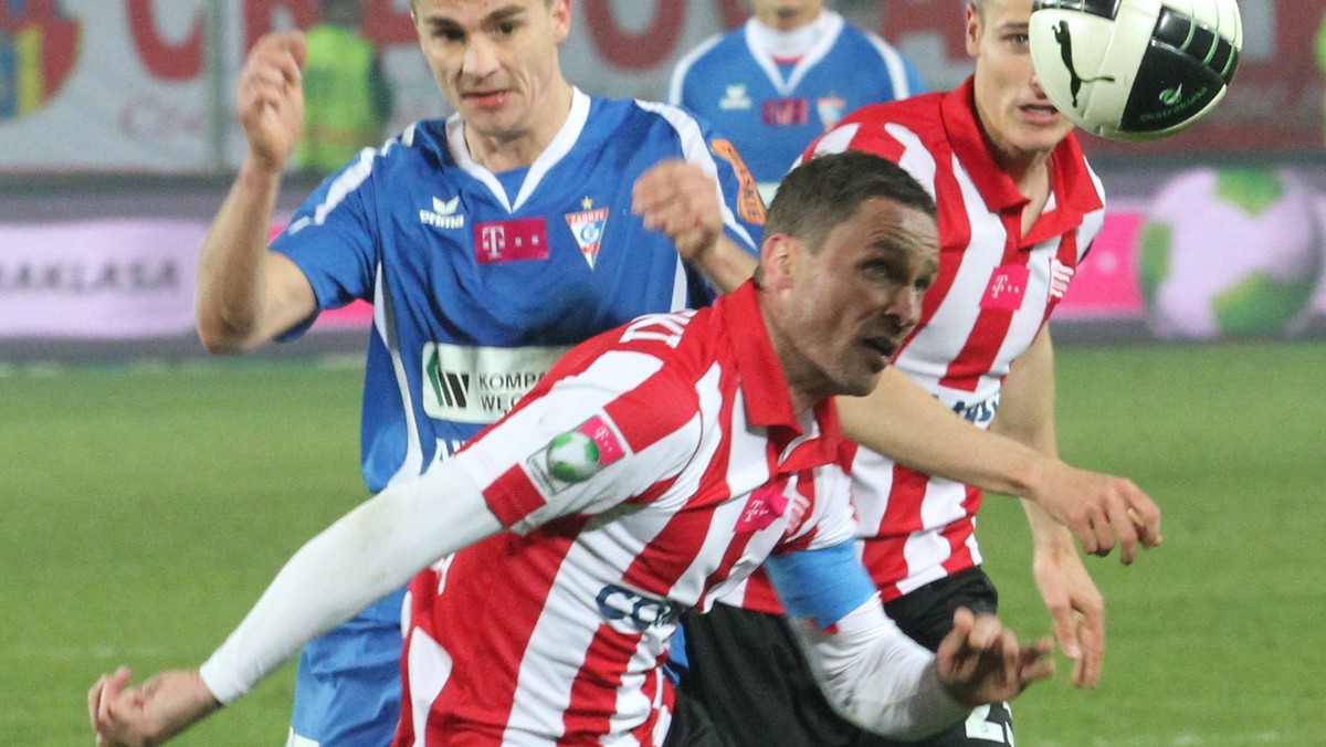 Cracovia przegrała z Górnikiem Zabrze 1:3 w 23. kolejce T-Mobile Ekstraklasy. - Nie mamy już nic do stracenia, musimy zacząć grać ofensywnie - stwierdził pomocnik "Pasów" Arkadiusz Radomski