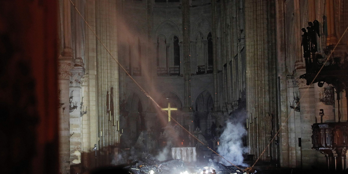 To on ocalił wnętrze Notre Dame. Był tam, skąd inni uciekli! 