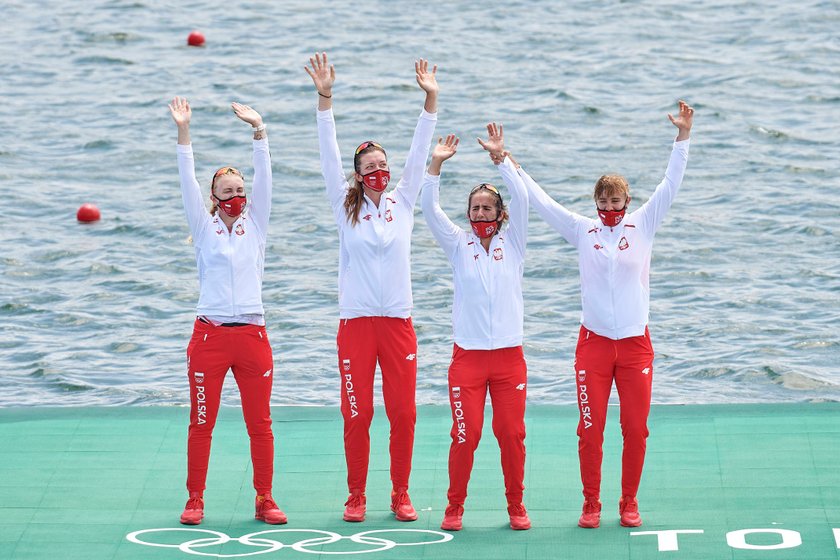 Tak Maria Sajdak (31 l., druga z prawej) cieszyła się z koleżankami z olimpijskiego srebra rok temu w Tokio.