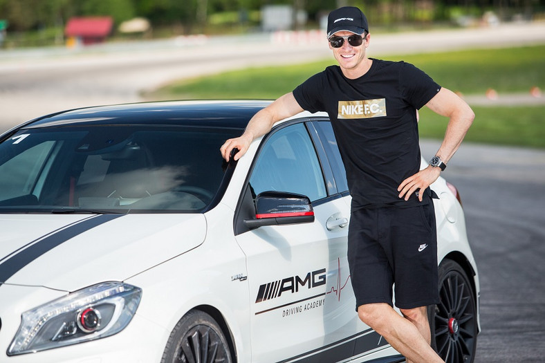 Robert Lewandowski za kierownicą najszybszych Mercedesów AMG
