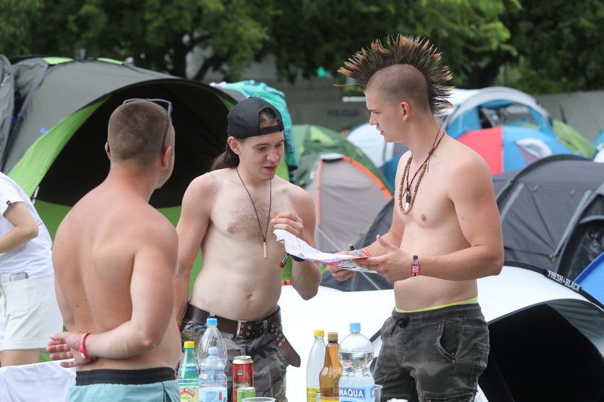 Aleksandar sa društvom u Exit kampu