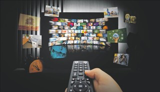 Nie da się przymierzyć i zwrócić serialu, Streaming przed TSUE