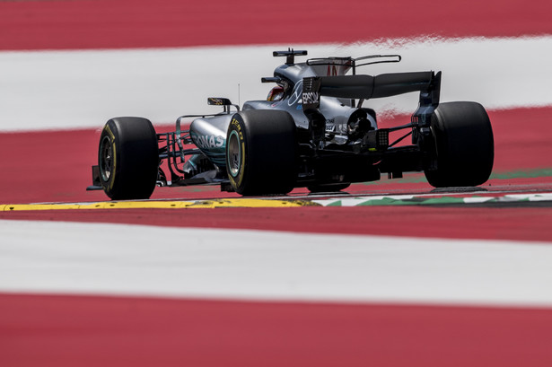 Formuła 1: Lewis Hamilton najszybszy na obu treningach przed Grand Prix Austrii