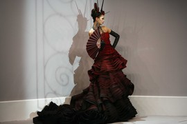 U garderoberu NAJBOGATIJE SRPKINJE čuva se jedna od NAJSKUPLJIH HALJINA visoke mode, remek-delo Džona Galijana za Dior - platila je basnoslovno, obukla samo jednom