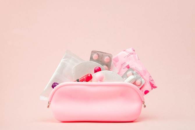 Tablete za odlaganje menstruacije sadrže sintetski oblik ženskog polnog hormona progesterona
