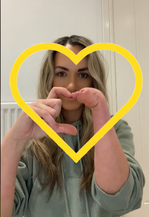 Na sociálnych sieťach zdieľa videá, aby povzbudila ostatných, aby boli sami sebou.