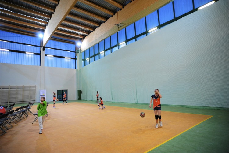 Hala sportowa w CEiS w Mysiadle.
