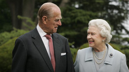 Megható: Erzsébet királynő és Fülöp herceg ajándékot kaptak a dédunokáktól a házassági évfordulójuk alkalmából – fotó