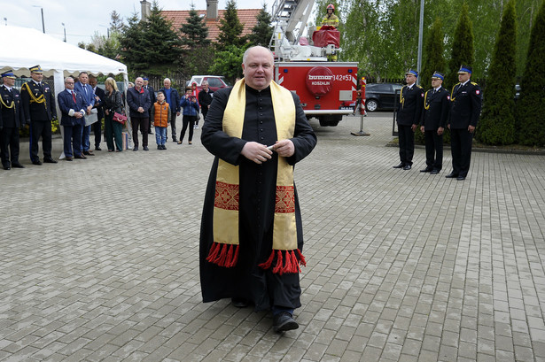 Ksiądz Paweł Guminiak zwolnił trenera