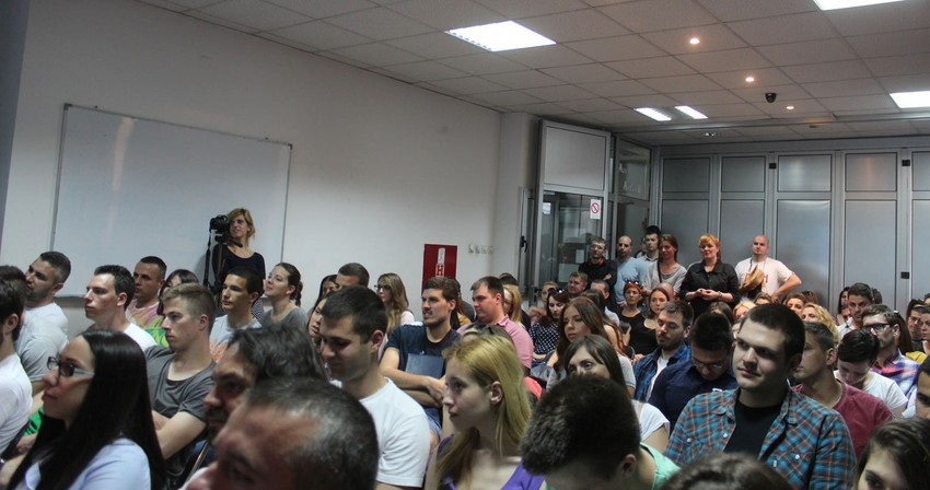 Publika je bila oduševljena, predavanje se slušalo na samim vratima ulaza sale