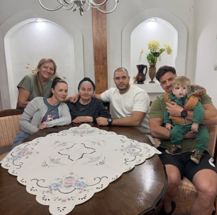 Slavlje u domu Dejana Dragojevića: Nakon raskola porodica zajedno