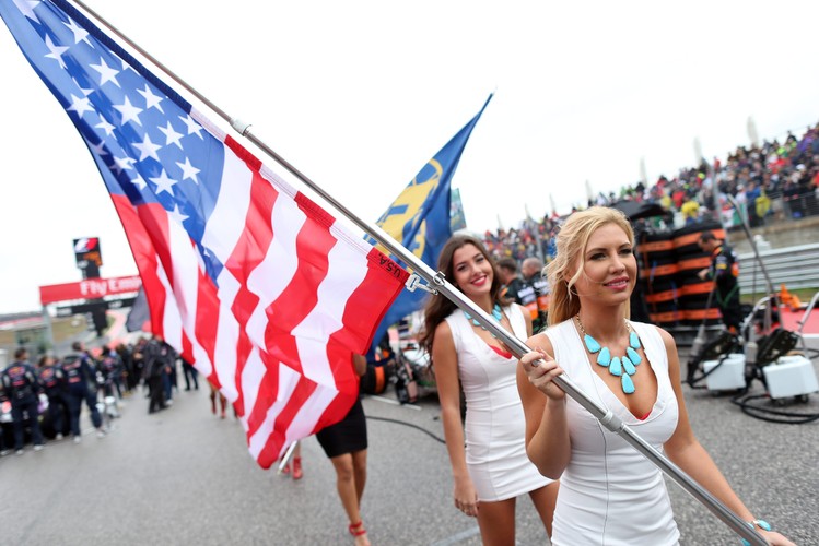 Piękne dziewczyny na torze Formuły 1 podczas Grand Prix USA