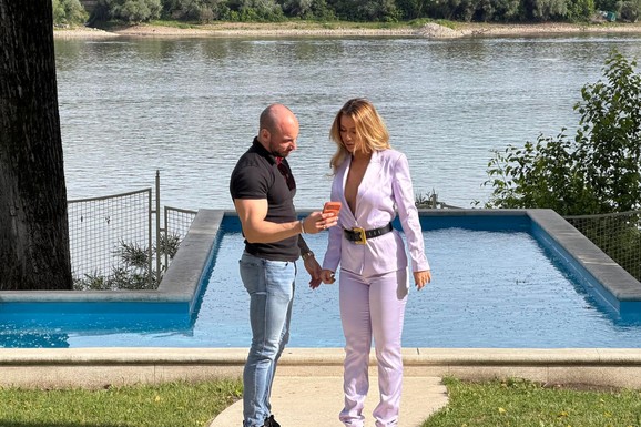 "NAŠ LJUBAV JE PUNA KOMPROMISA" Tea Tairović nikad iskrenije o braku, otkrila ko vodi glavnu reč: "Na sceni sam dominantna, a privatno želim muškarca koji je zaštita i oslonac"