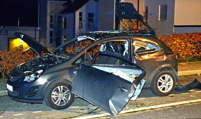 Opel corsa wygląda jak po wybuchu bomby