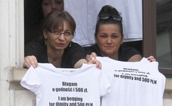 'Solidarne z supermatkami'. Przed Sejmem odbyła się manifestacja poparcia dla protestujących