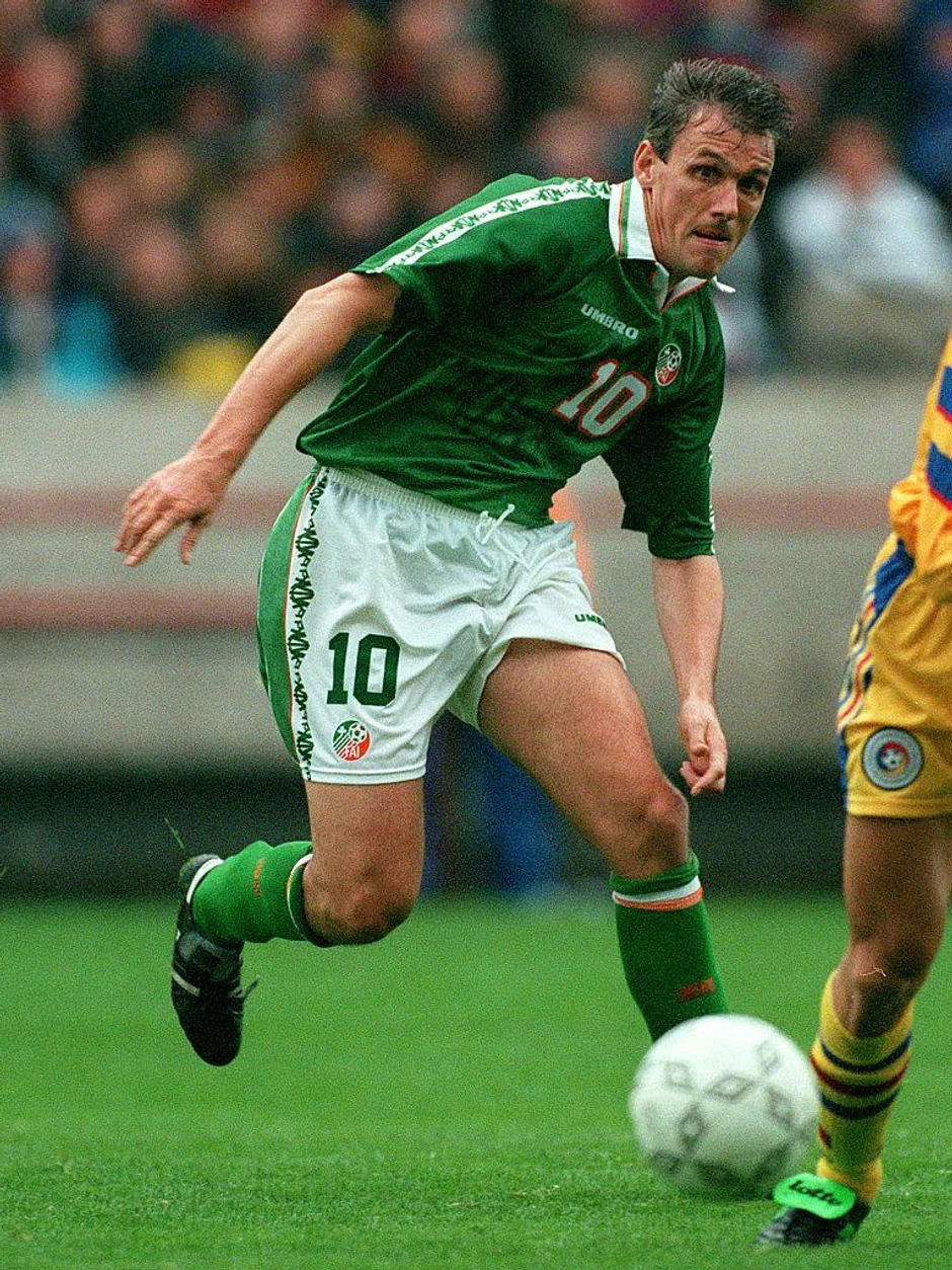Kaskarino na utakmici protiv Rumunije u kvalifikacijama za Mundijal 1998. | Foto: Paul Mcfegan/Sportsphoto/Allstar via Getty Images