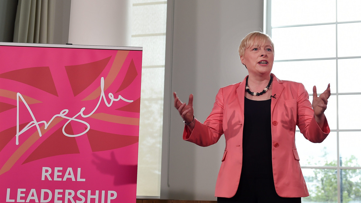 Angela Eagle wycofała się z kandydowania na stanowisko przewodniczącego opozycyjnej Partii Pracy w Wielkiej Brytanii. Oznacza to, że z obecnym liderem ugrupowania Jeremym Corbynem zmierzy się w przyspieszonych wyborach partyjnych tylko Owen Smith.