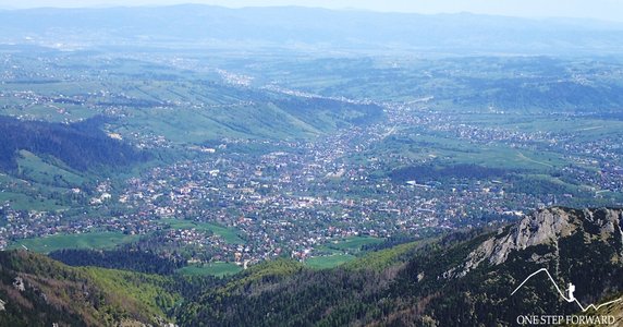 Widok na Zakopane z podejścia na Małołączniak