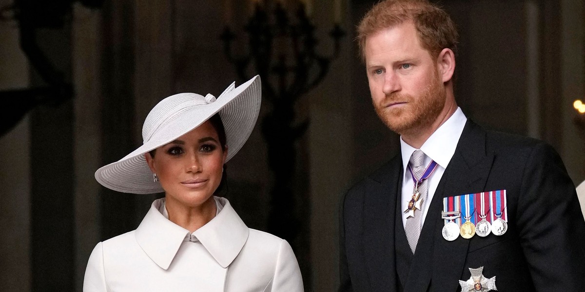 Harry i Meghan złożyli hołd zmarłej królowej.