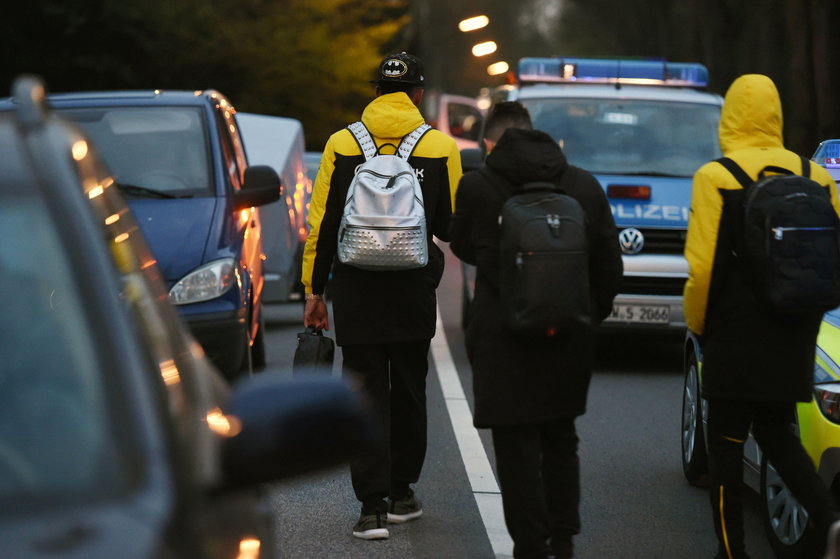 Piłkarze Borussii w szoku. "Kto mógł, kładł się na podłogę"