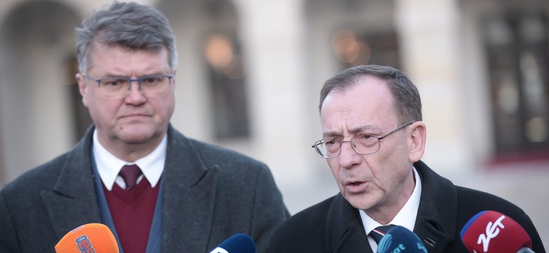 Kamiński z Wąsikiem wyszli przed Pałac Prezydencki i... do niego wrócili. "Nie ukrywamy się"