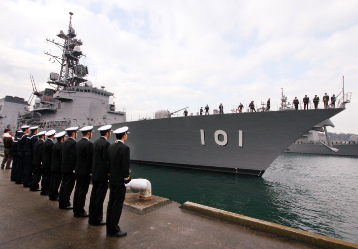 Zdaniem ośrodka Stratfor Japonia ma wszelkie środki, aby zbudować potężną flotę morską, która będzie w stanie rywalizować z Chinami o kontrolę nad szlakami handlowymi na Morzu Wschodniochińskim, Morzu Południowochińskim oraz Ocenie Indyjskim. Dotychczas to Stany Zjednoczone były gwarantem bezpieczeństwa Japonii na morzu i na lądzie. Zaangażowanie Waszyngtonu w innych regionach świata sprawi jednak, że Japonia będzie musiała się usamodzielnić. Stworzenie silnej marynarki wojenne będzie pierwszym krokiem w tym kierunku.