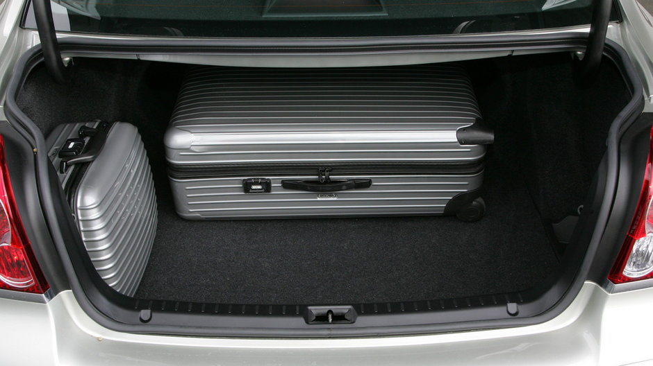 W sedanie bagażnik ma 520 l, w liftbacku – 510-1320 l, a w kombi 520-1500 l.