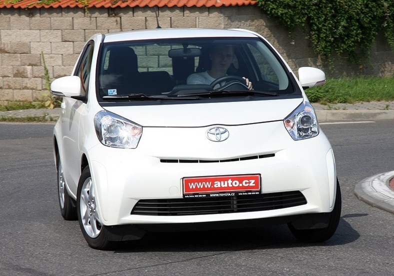 Test: Toyota iQ 1,0 (50 kW) – Má pod čepicí