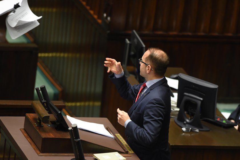 Żenujące zachowanie Szczerby w Sejmie