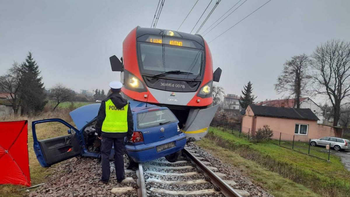 Wypadek na przejeździe kolejowym w Ozorkowie