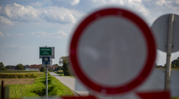 A koronavírus miatt ideiglenesen Pornóapáti-Németlövő (Deutsch Schützen) közúti határátkelőhely a magyar-osztrák határon 2020. szeptember 10-én. / Fotó: MTI/Varga György