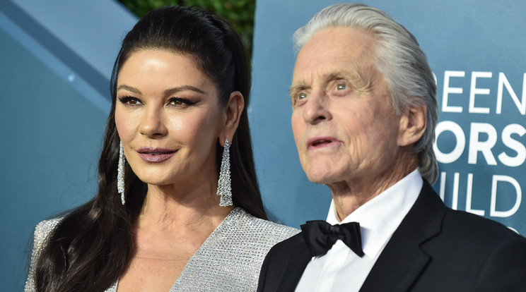 Kiskutyával bővült Catherine Zeta-Jones és Michael Douglas családja /Fotó: Northfoto