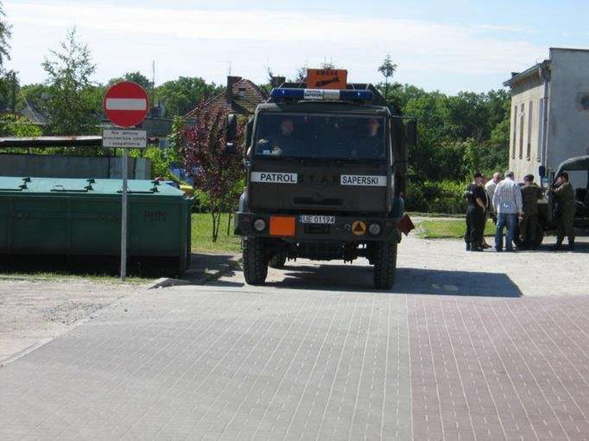 Z pociskiem w tornistrze do szkoły. 