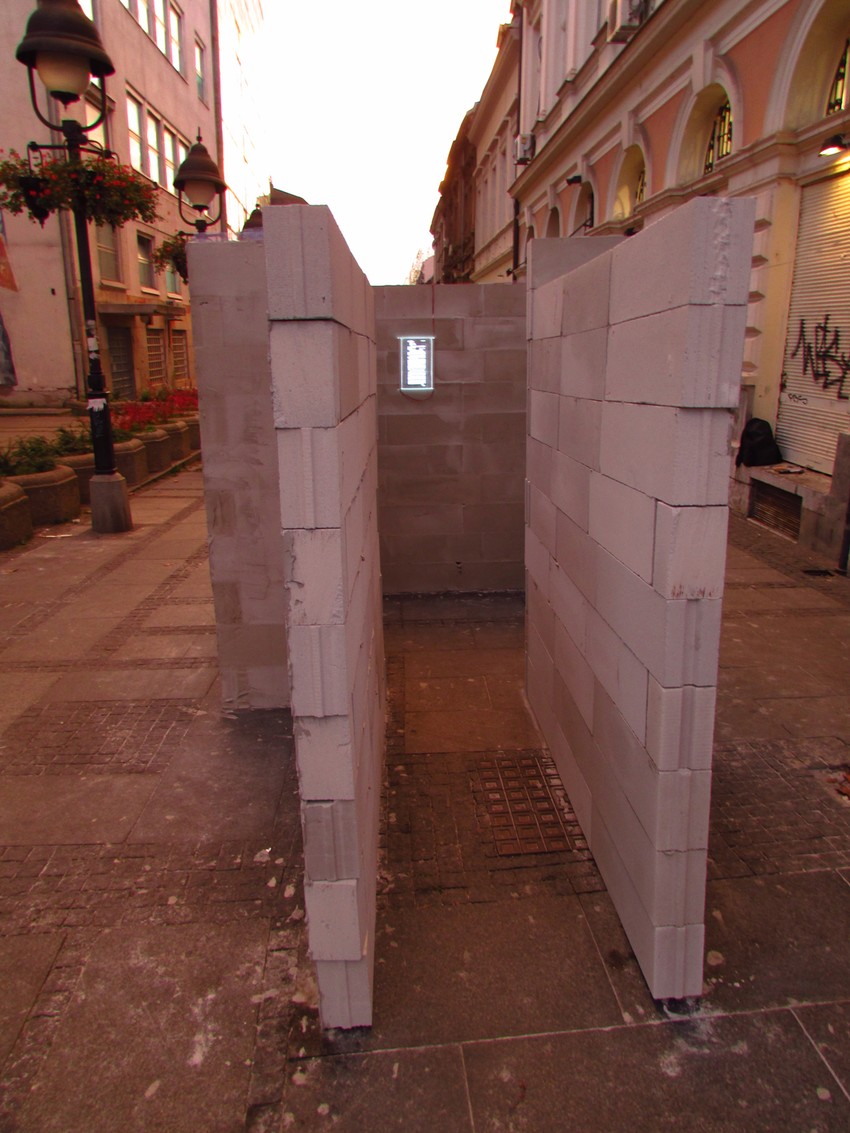 Rušenje je trebalo da bude izvedeno kroz performans