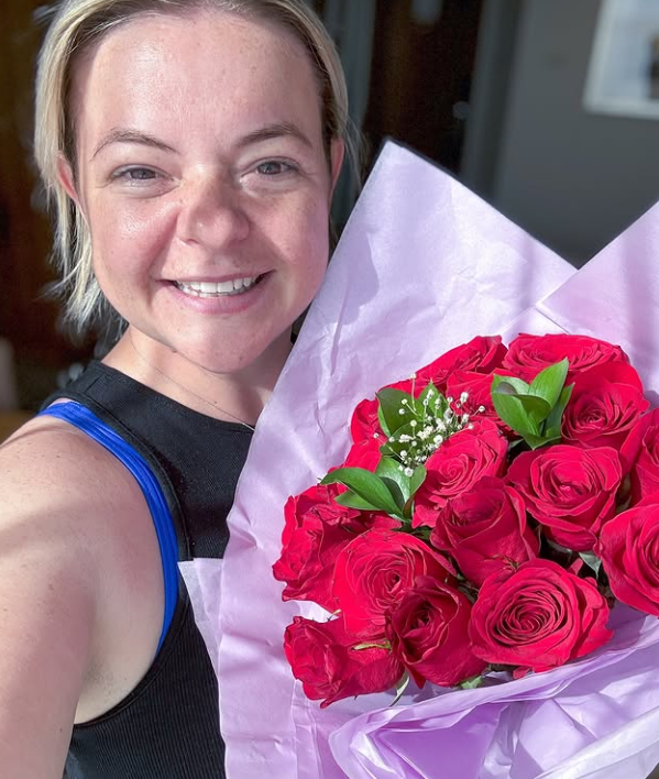 Lucy sa rozhodla prestať s pitím energetických nápojov.