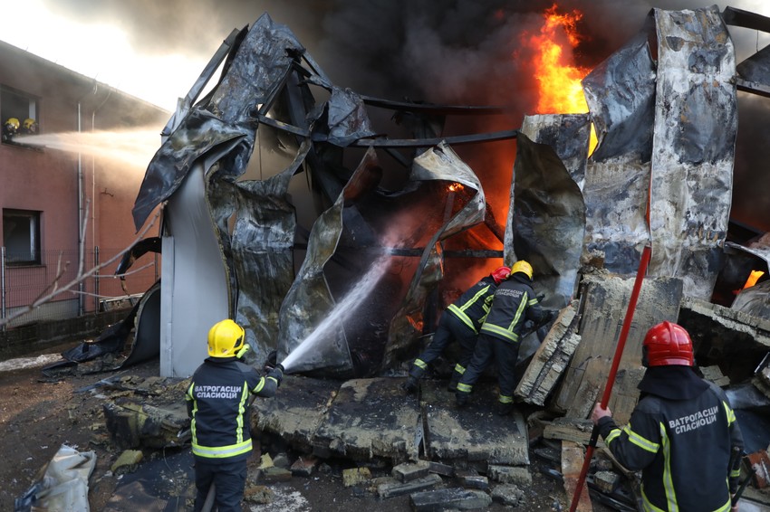 Požar na Galenici u prodavnici guma