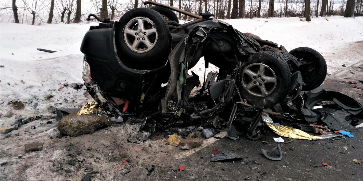 Śmiertelny wypadek na Podlasiu. Toyota zderzyła się z ciężarówką