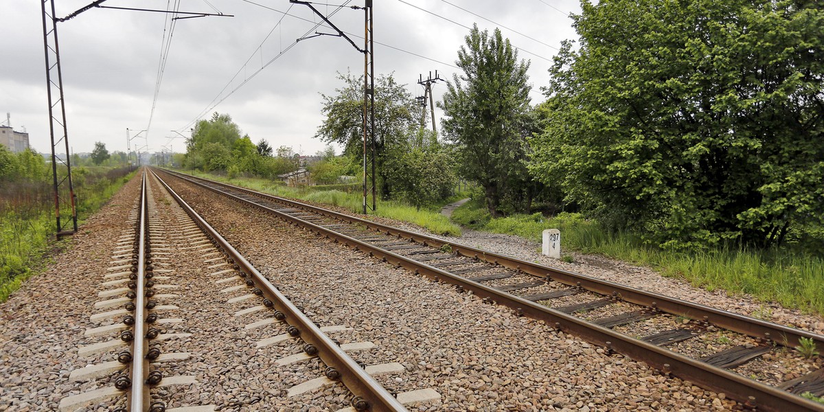 Znaleźli zaginioną na torach