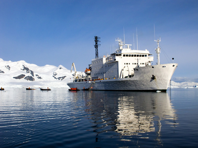 Statek wycieczkowy w Antarktyce