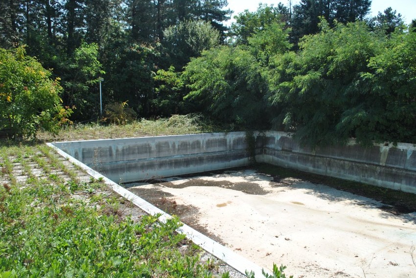 Jedan od zapuštenih bazena