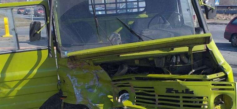 Żuk kontra SUV Mitsubishi – zderzenie w Ostrołęce