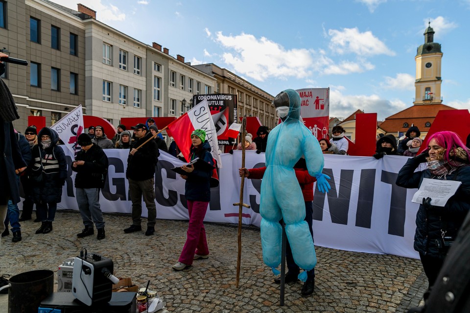 Manifestacja przeciwników szczepień w Białymstoku