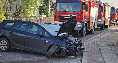 Tragedia pod Kielcami. Opel staranował nastolatkę i zderzył się z citroenem
