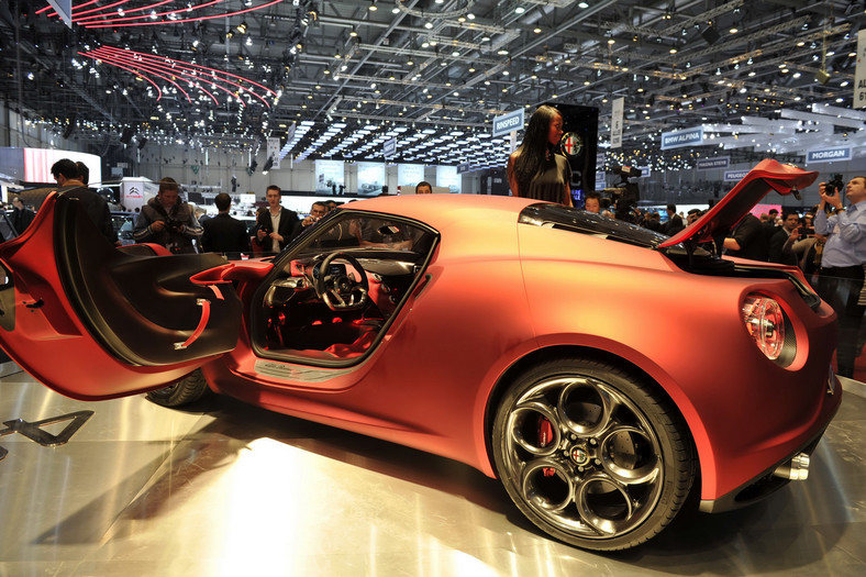 Czym zaskakuje Alfa Romeo 4C Concept?