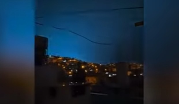 Svetla na nebu tokom zemljotresa u Turskoj