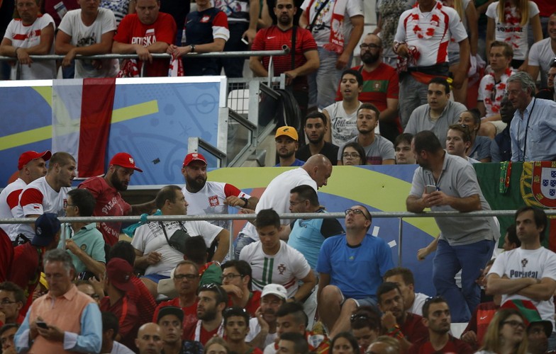 Nie wszyscy polscy kibice potrafili się zachować. Przepychanki na ulicach i stadionie w Marsylii